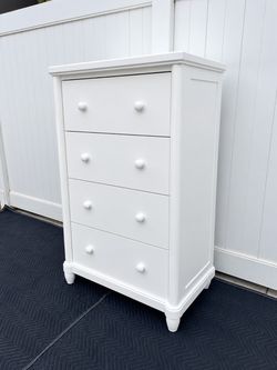 New 4 drawer tall dresser/ white tall dresser / Belmont 4 drawer chest