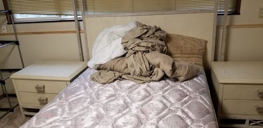 Full/Qn bedroom set. Dresser, mirror, headboard, 2 night stands. NO mattress