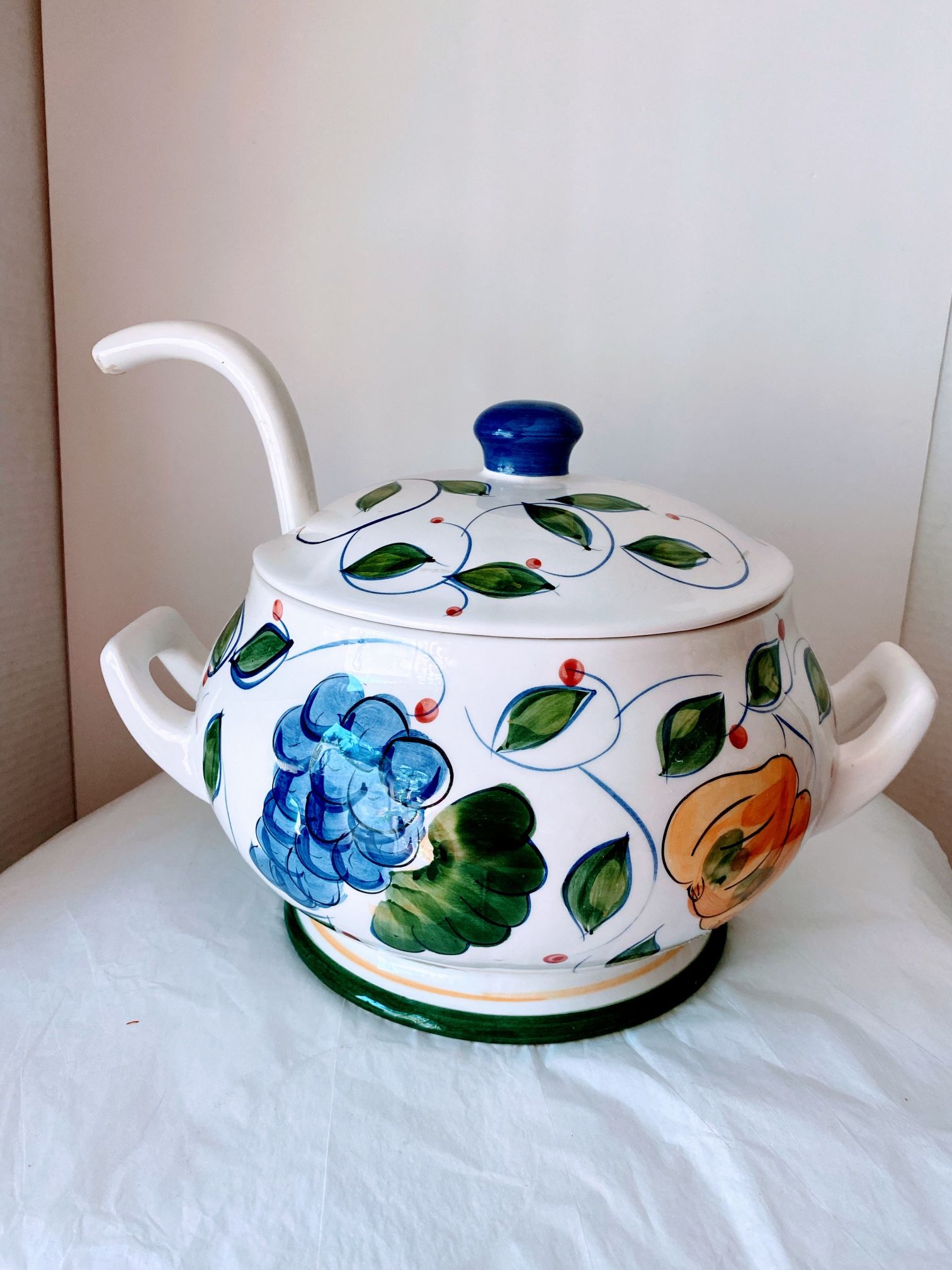 Royal Norfolk-Serving Pot