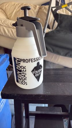 Hand sprayer.