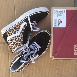 Mens Vans hightop skate shoes.