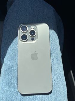 iPhone 15 Pro 256GB Natural Titanium – Unlocked – Great Condition + Case
