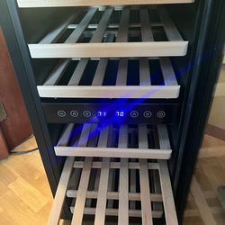 Dial temperature wine refrigerator