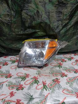 2005-07 Nissan Pathfinder Left Headlight