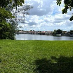 En la Grande, en Hialeah, dos con dos