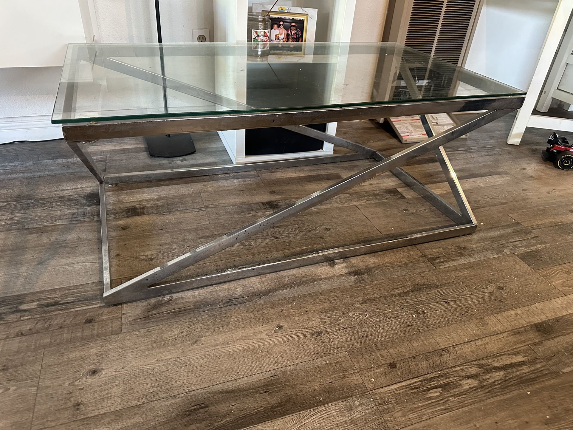 Furniture / Mirrors / Dinning Table / Bar / Coffee Table / Dresser