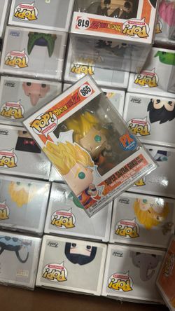 Super Saiyan Goku Pop Figure 