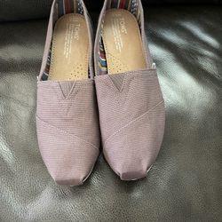 Toms Shoes Size 9.5