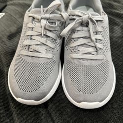  Kizik shoes brand new. Men’s 4.5 / women 6