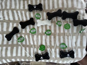 Ashland Black & White Decor Paw Print Bone Cale picks on a stick 9 pc brand New with tags