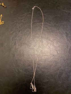 Super cute silver necklace with hearts pendant 🥰