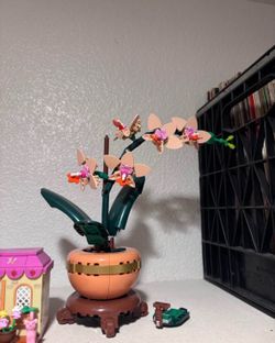 Pre-built Lego Botanicals mini orchid set 🌸