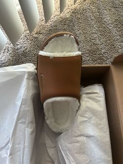 Nike Calm Elevation Fur Slides Women’s Size 9 | Brand New | Authentic