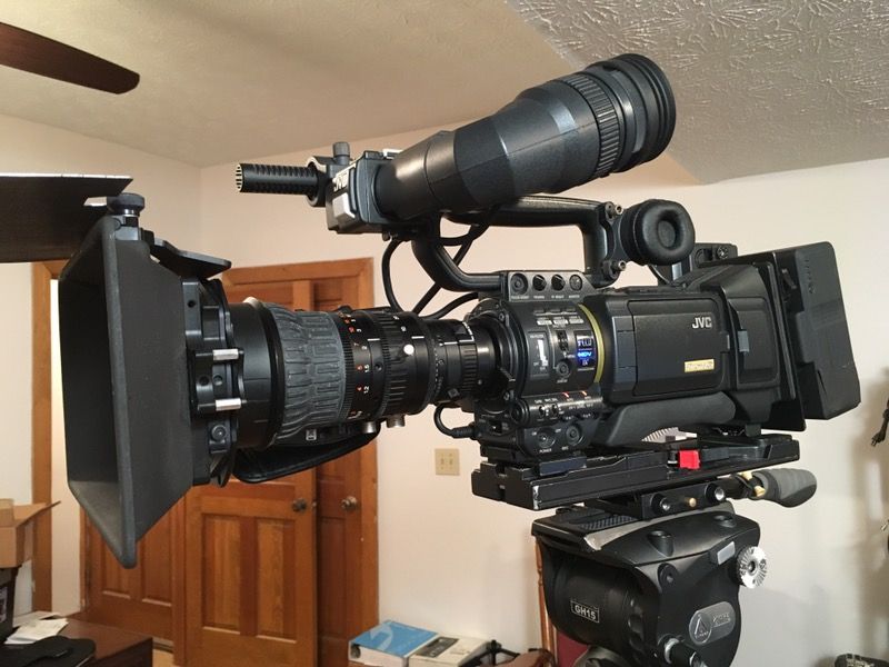 JVC GY-HD200CHU Pro HD Video Camera Package with FireStore DR-HD100 recorder