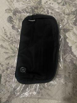 Lululemon Everywhere Belt Bag Black