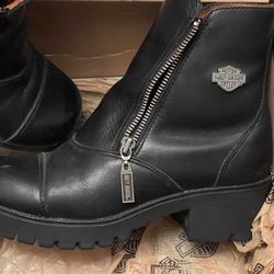 Woman’s Harley Davidson Boots - 6 1/2