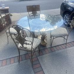 4seat Round Table And Chairs 