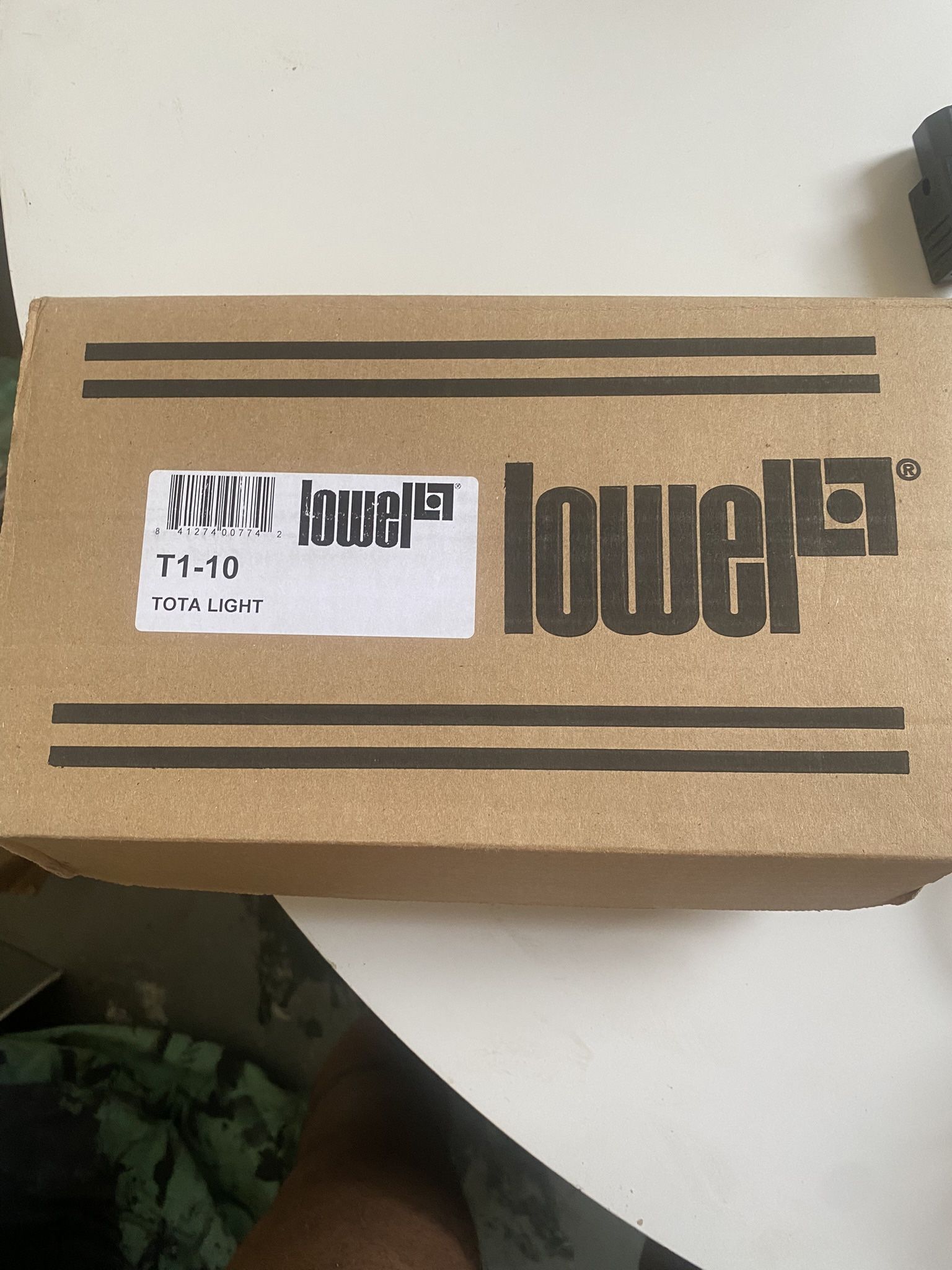 Lowel T1-10 Tota Light Tungsten Flood Light