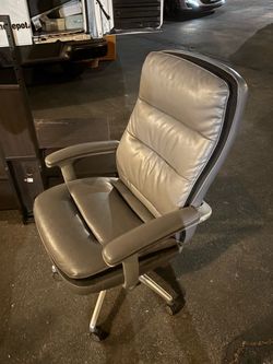 Desk chair