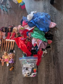 Barbie Dreamhouse + Accessories