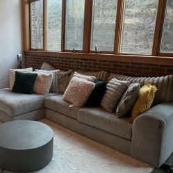 🛋️ Gray Sectional Sofa – Modern & Comfy – $550 OBO