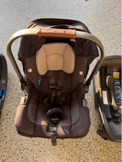 Nuna pipa infant car seat with 2 bases