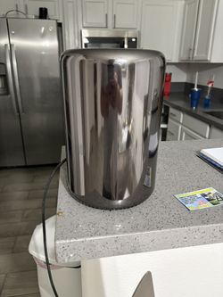 Apple Mac Pro (2013) “Trash Can”