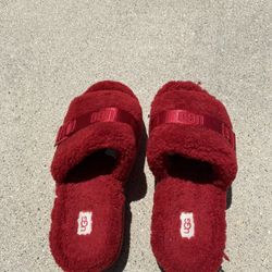 UGG SLIDE SLIPPERS