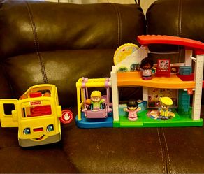 LITTLE PEOPLE SCHOOL 🏫 AND BUS 🚍