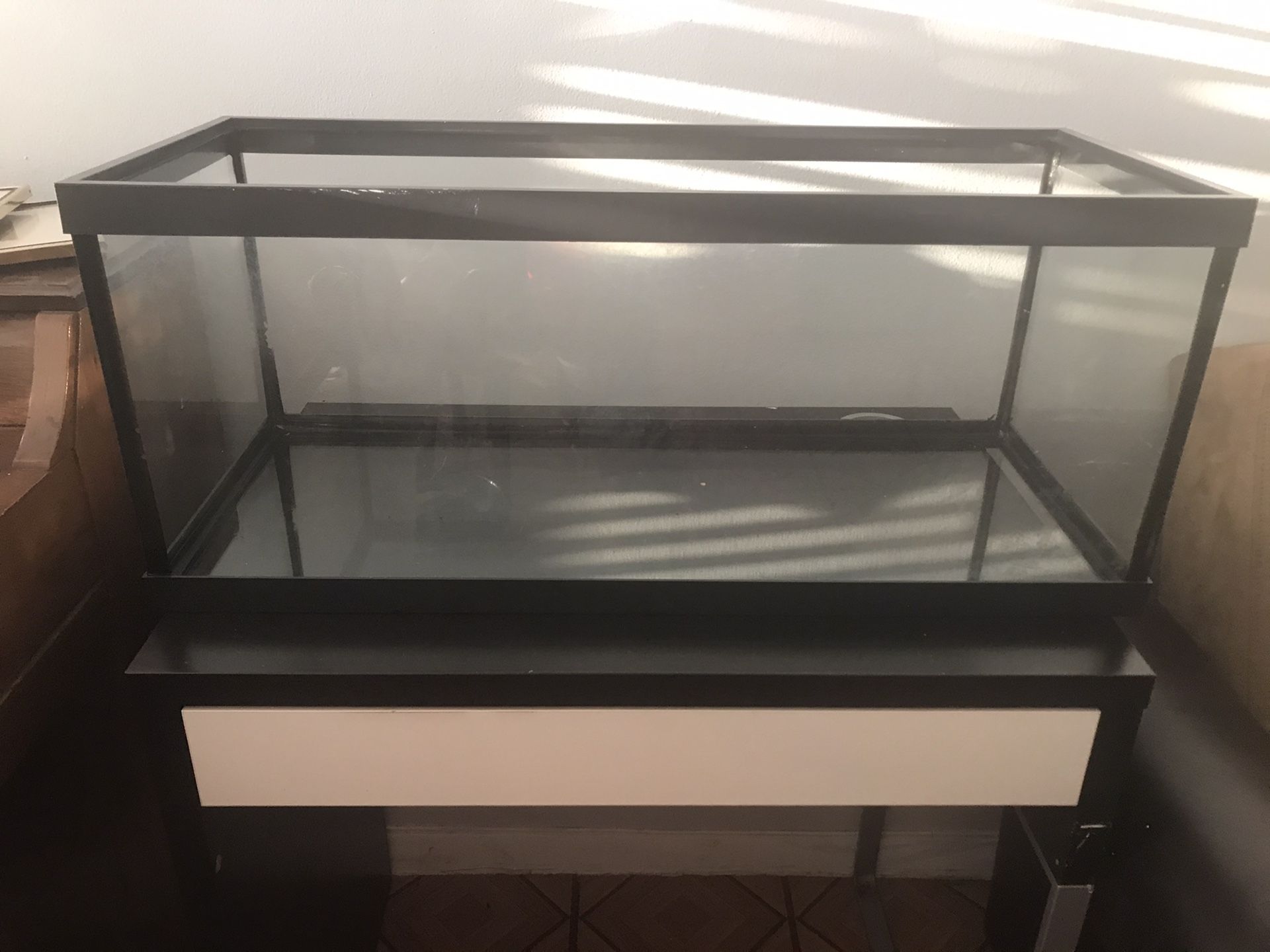 20 Gallon Turtle/Fish tank (no lid)