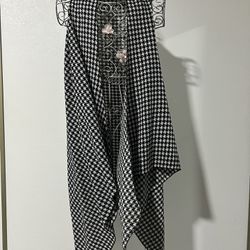 Women Black and White Plaid Houndstooth Ruana Wrap Size M/L
