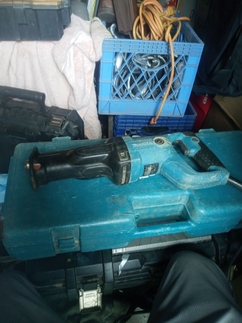 Makita Reciprocating Saw JR3050T. W/T Case