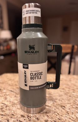 Brand New Stanley Classic Legendary Bottle | 2.5 QT Hammertone Green