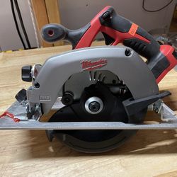Milwaukee M18 18V Lithium-lon Cordless 6-1/2 in. Circular Saw (Tool-Only)