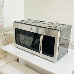 Broken GE Microwave JVM3160RFSS, Includes Glass Turntable and Mounting Bracket