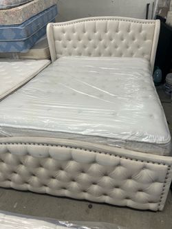 Queen size mattress and box spring set and bed