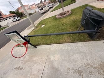 Free  basketball court
