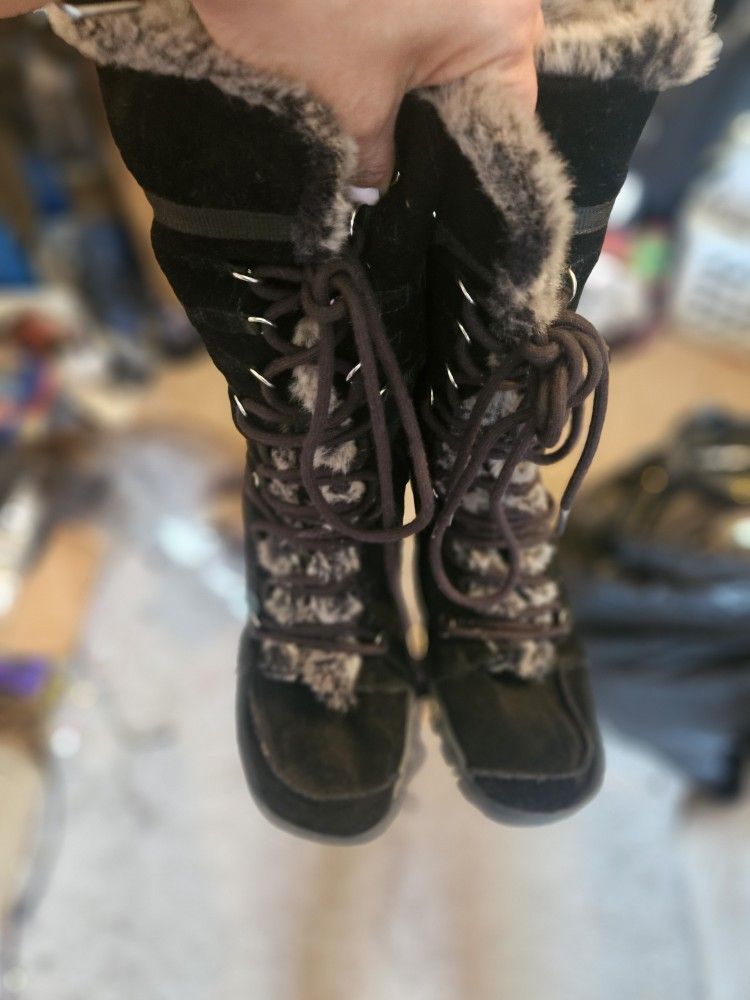 Sketchers Furry Black Boots