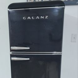  Galanz Retro Top Freezer Refrigerator