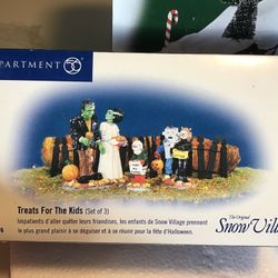 Dept 56 Halloween   Treats For The Kids