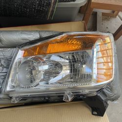 08-15 Nissan Titan Headlight 