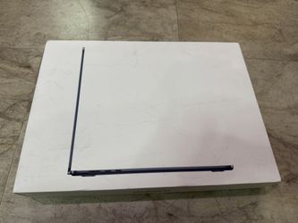 Apple MacBook Air 15.3”- M3 Chip- 512GB SSD- 16GB RAM
