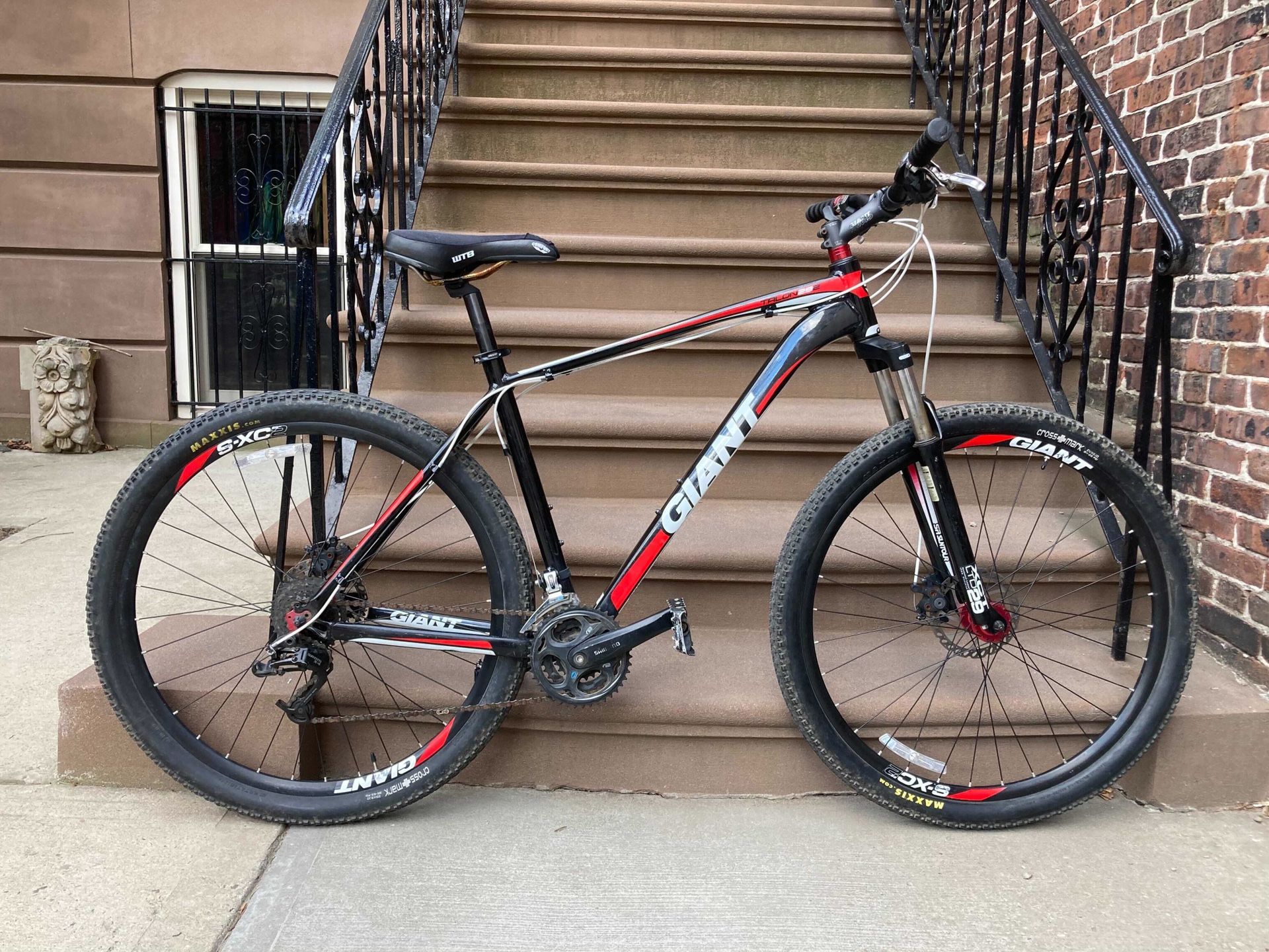 Mountain Bike - 2010 XL Giant Talon 2