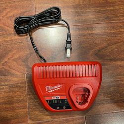 Milwaukee M12 Charger 