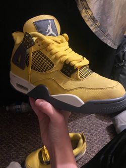 Jordan 4 lighting  size 8.5