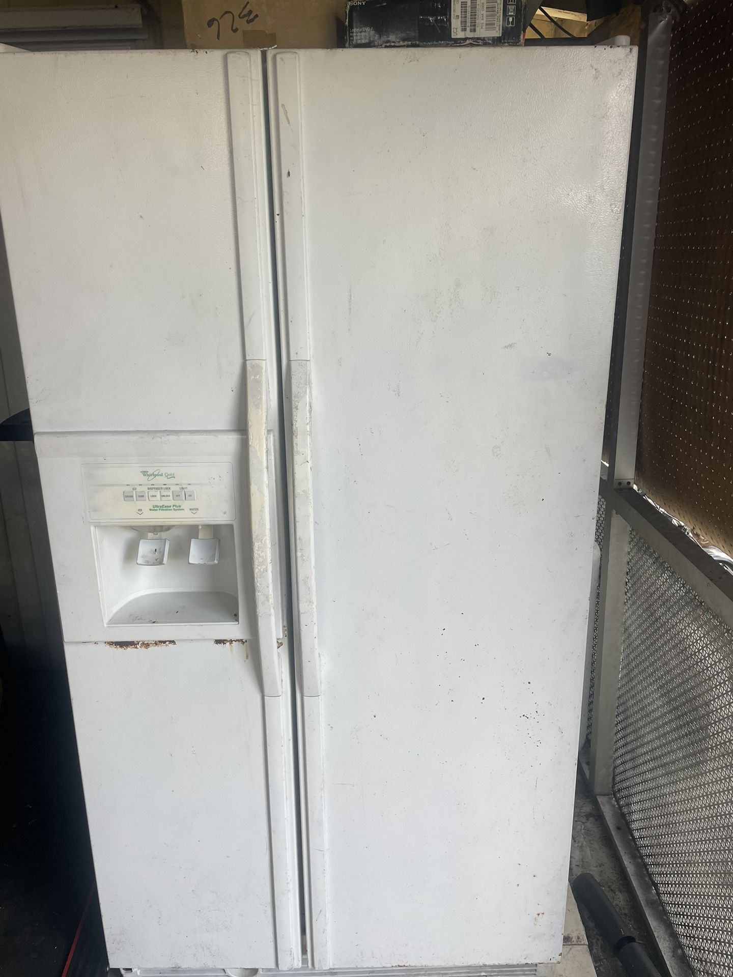 Refrigerator 