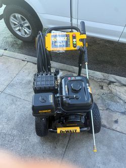 4400 PSI 4.0 GPM Gas Pressure Washer with 420cc Engine, Triplex Pump, Commercial Cold Water Power Washer like new $799 firm