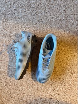 DSG soccer cleats size 4
