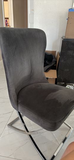 Set of 8 dining chairs
