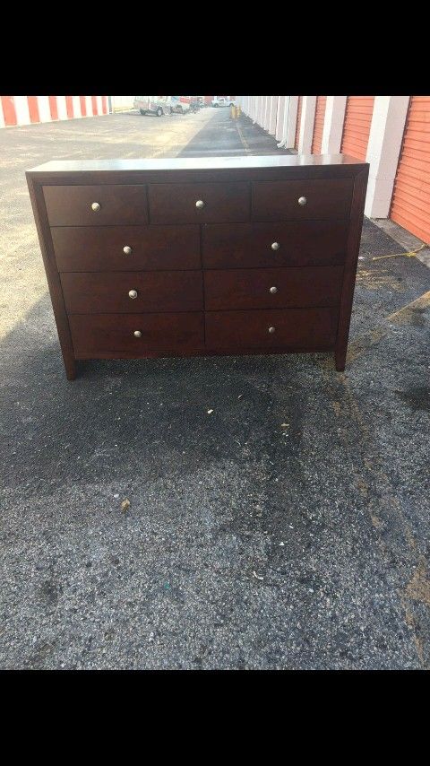 Dresser